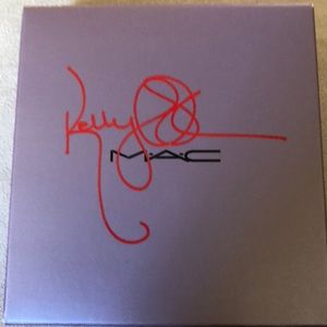 MAC x Kelly Osbourne Bloody Brilliant Quad